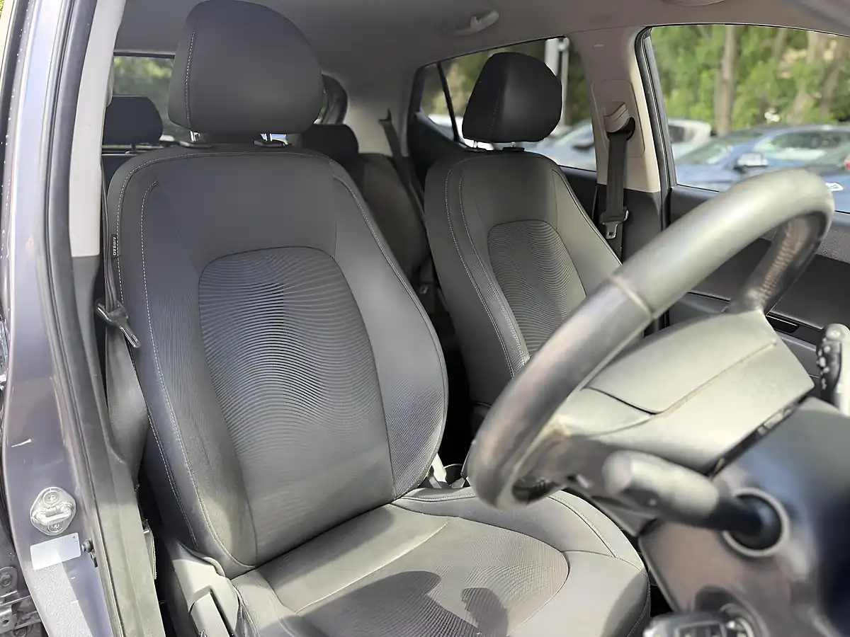 Used 2017 Hyundai I10 Premium Grey - Interior and Exterior details 16