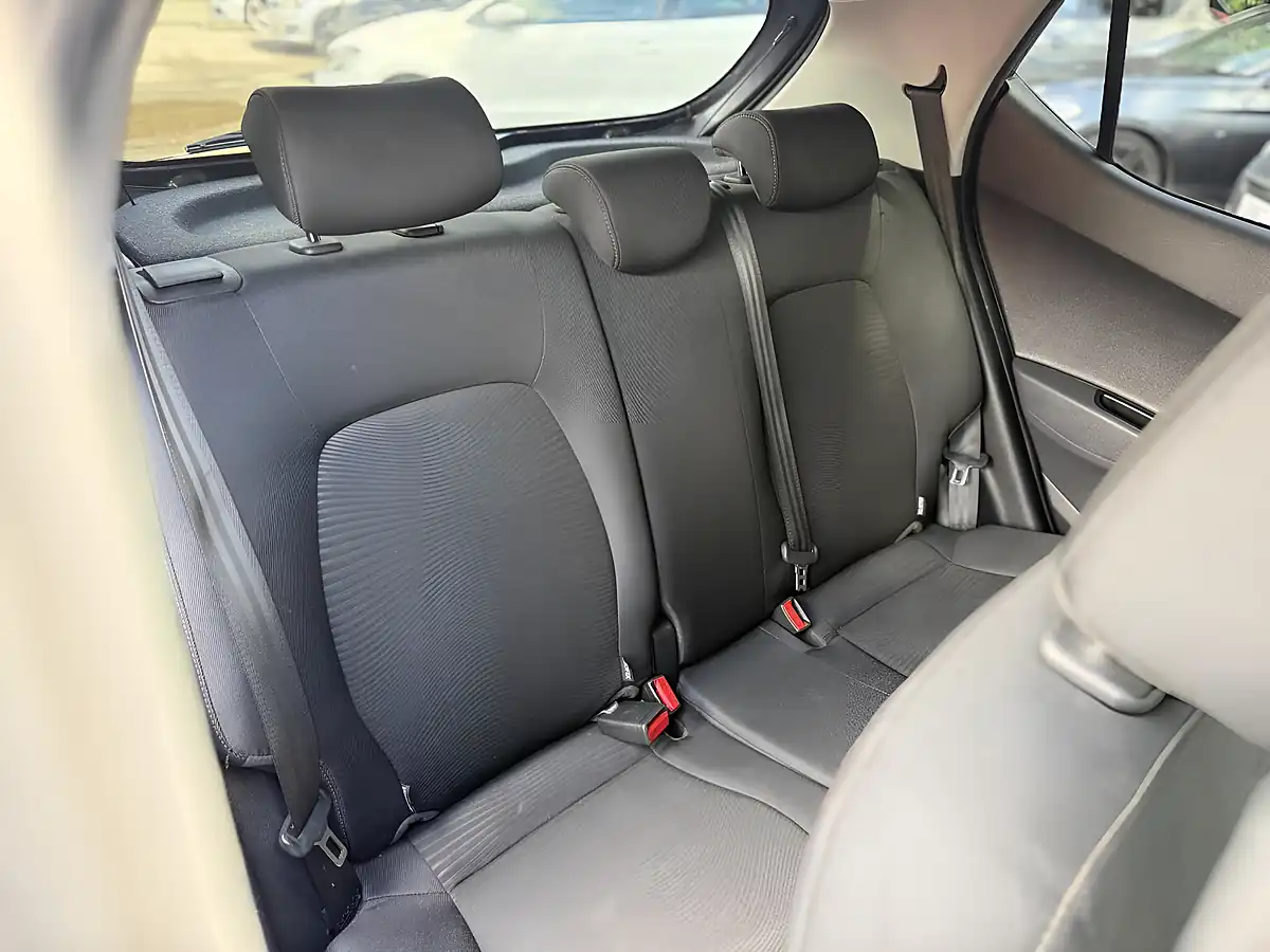 Used 2017 Hyundai I10 Premium Grey - Interior and Exterior details 18
