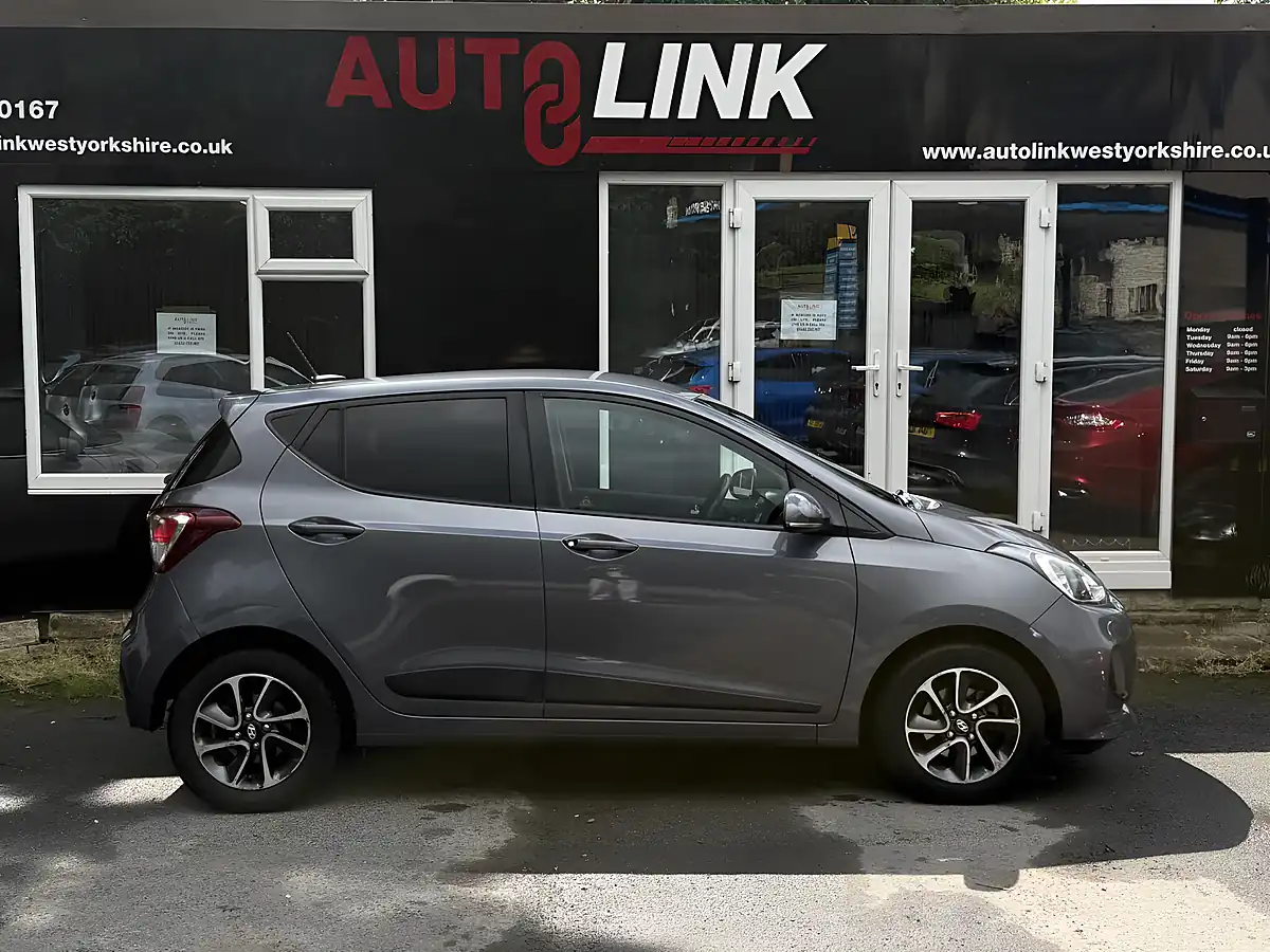 Used 2017 Hyundai I10 Premium Grey - Interior and Exterior details 4