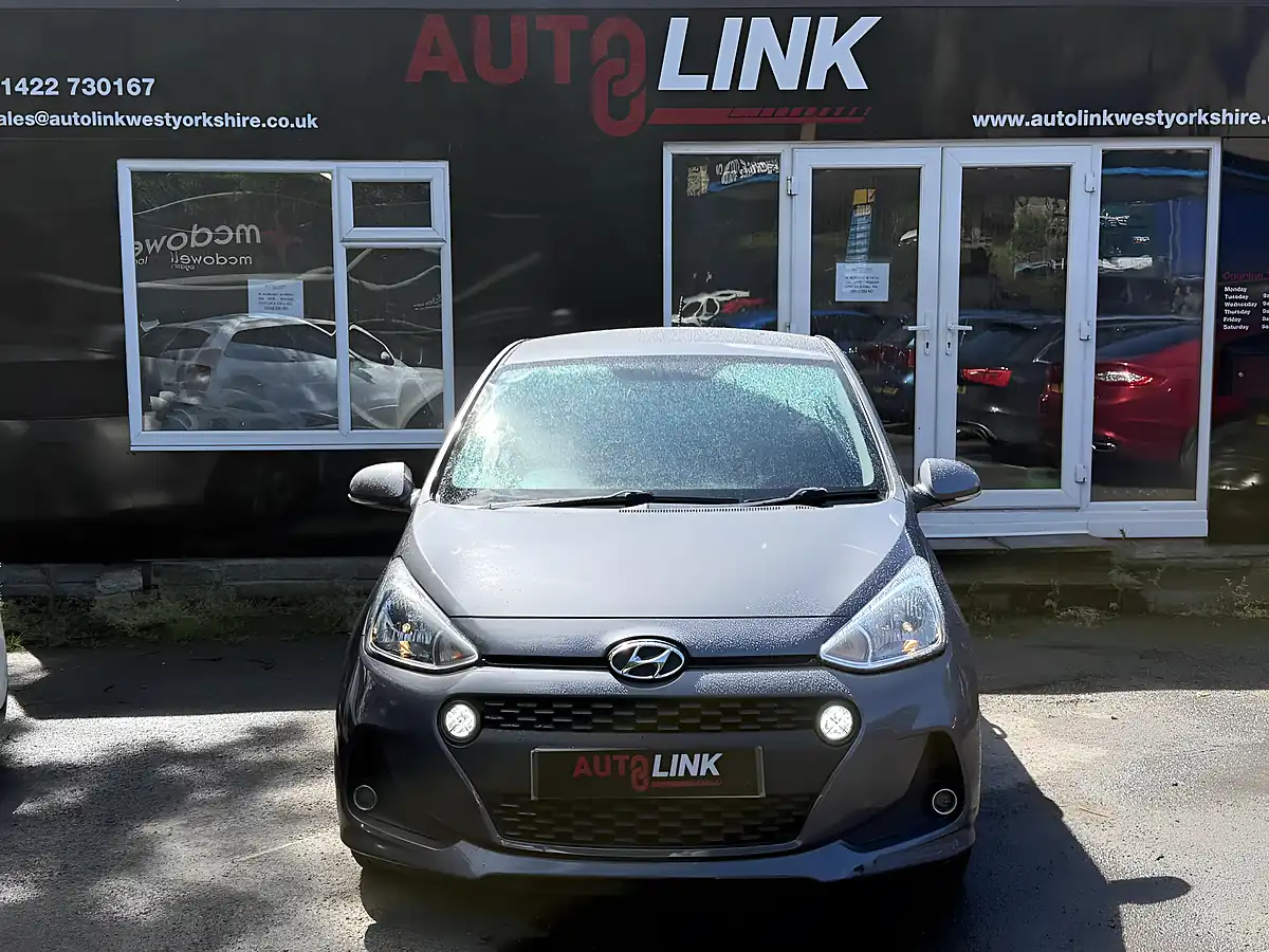 Used 2017 Hyundai I10 Premium Grey - Interior and Exterior details 5