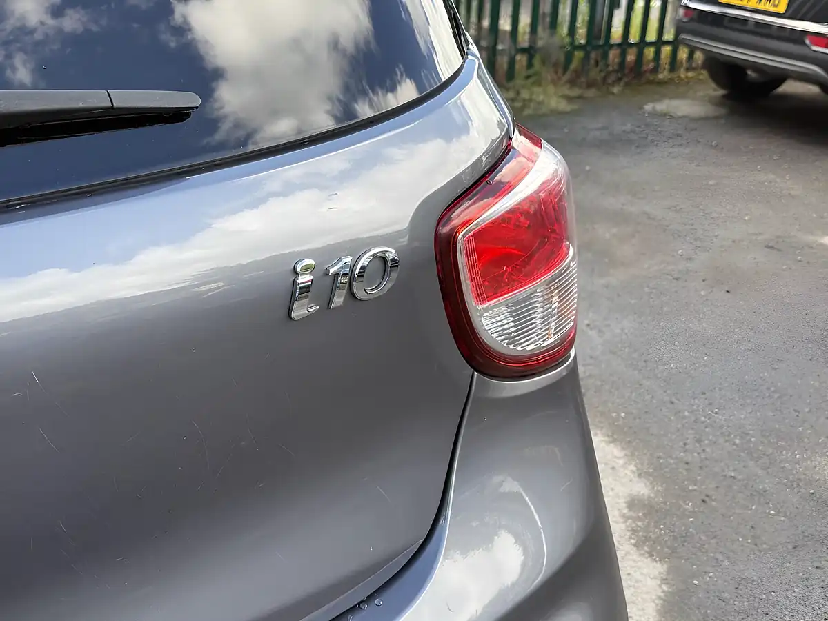 Used 2017 Hyundai I10 Premium Grey - Interior and Exterior details 9