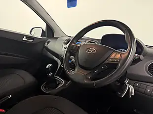 Used 2017 Hyundai i10 Premium Polar White - Interior and Exterior details 11