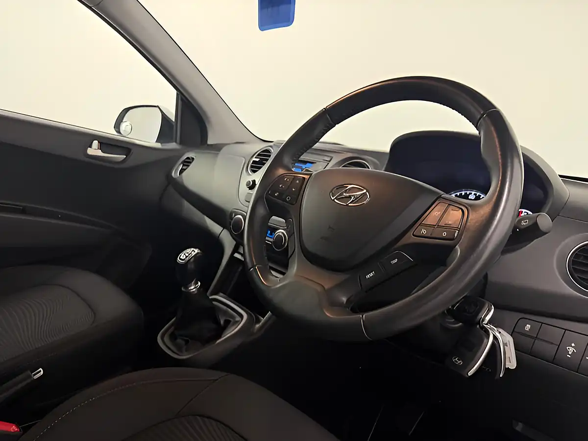 Used 2017 Hyundai i10 Premium Polar White - Interior and Exterior details 11
