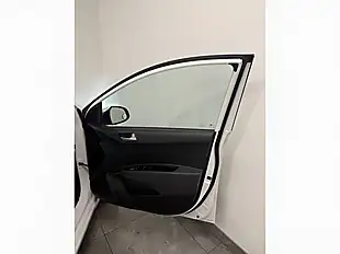 Used 2017 Hyundai i10 Premium Polar White - Interior and Exterior details 12