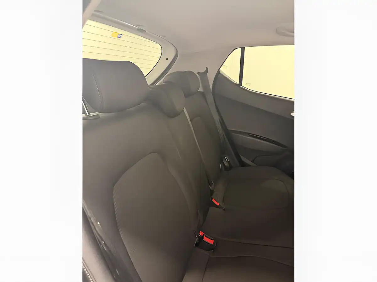 Used 2017 Hyundai i10 Premium Polar White - Interior and Exterior details 13