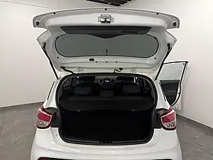 Used 2017 Hyundai i10 Premium Polar White - Interior and Exterior details 14