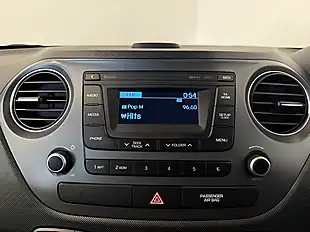 Used 2017 Hyundai i10 Premium Polar White - Interior and Exterior details 17