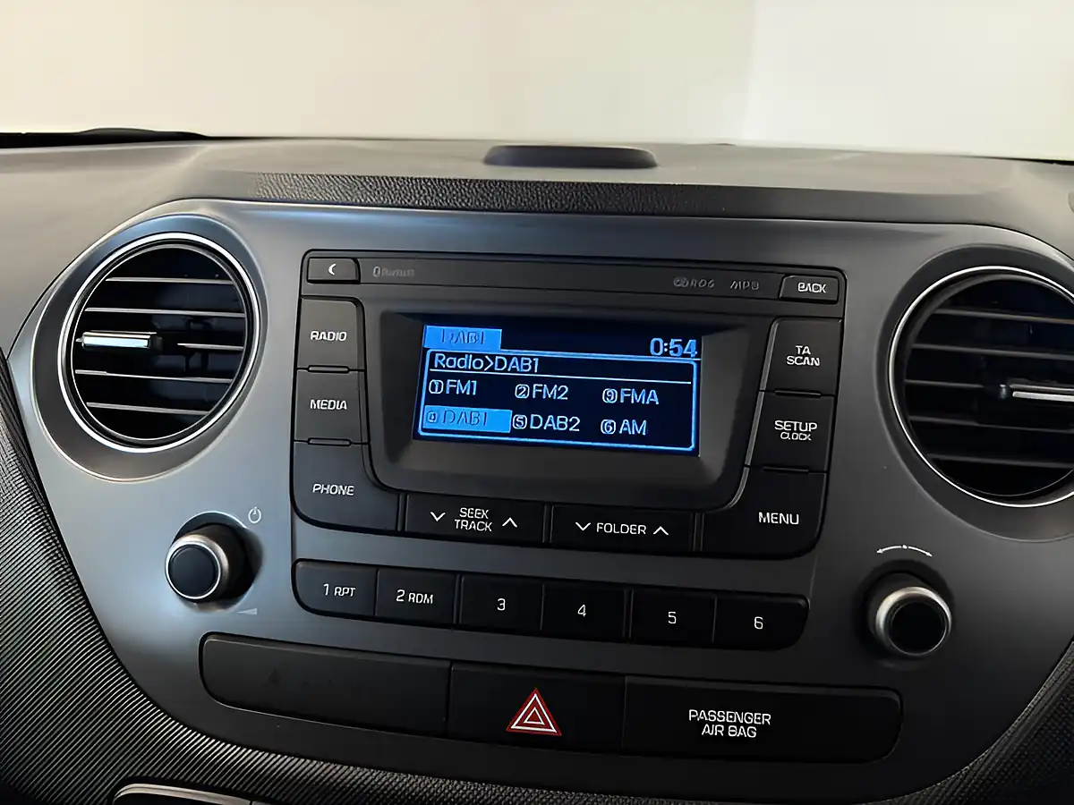 Used 2017 Hyundai i10 Premium Polar White - Interior and Exterior details 18