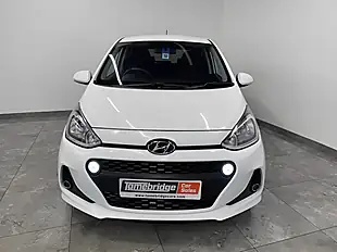 Used 2017 Hyundai i10 Premium Polar White - Interior and Exterior details 3