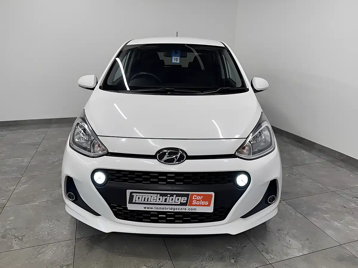 Used 2017 Hyundai i10 Premium Polar White - Interior and Exterior details 3