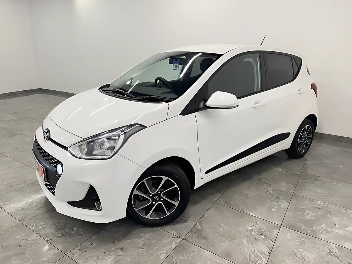 Used 2017 Hyundai i10 Premium Polar White - Interior and Exterior details 5