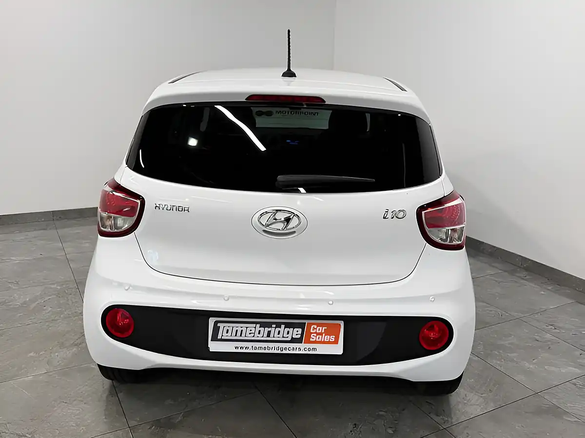 Used 2017 Hyundai i10 Premium Polar White - Interior and Exterior details 7
