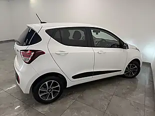 Used 2017 Hyundai i10 Premium Polar White - Interior and Exterior details 8