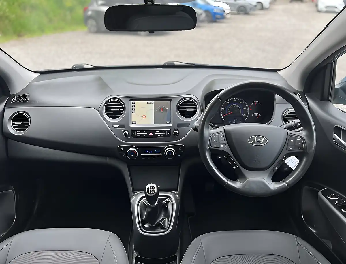 Used 2017 Hyundai i10 Premium Se Aqua Sparkling - Interior and Exterior details 11