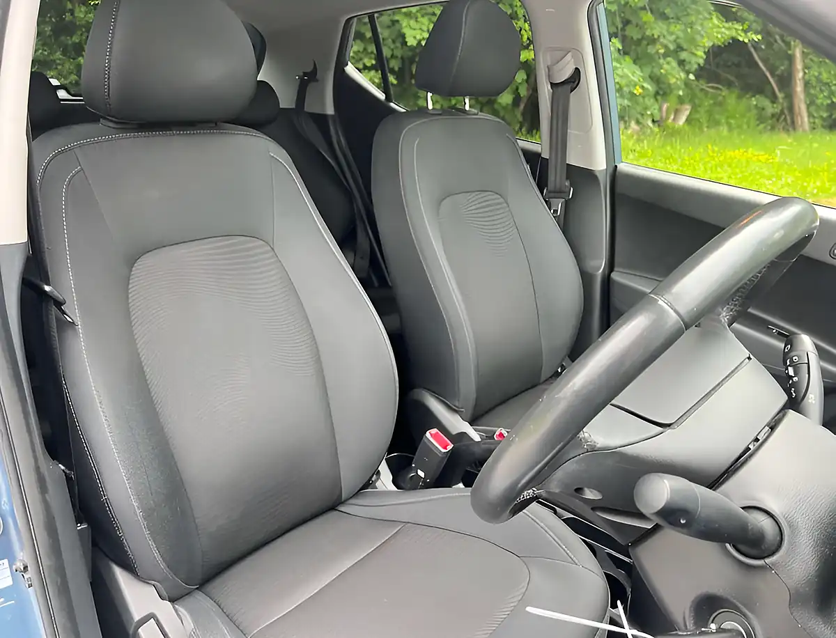 Used 2017 Hyundai i10 Premium Se Aqua Sparkling - Interior and Exterior details 16