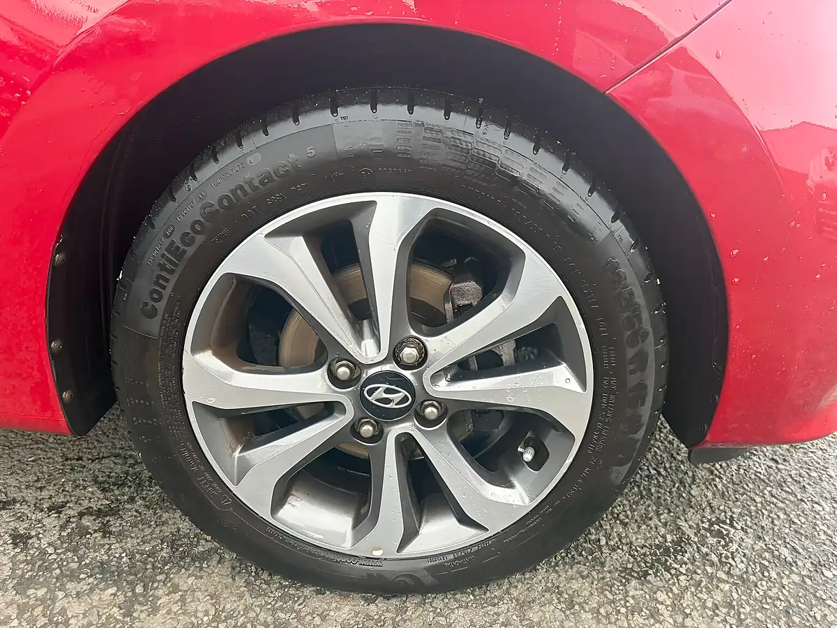 Used 2017 Hyundai I10 Premium Se Red - Interior and Exterior details 11
