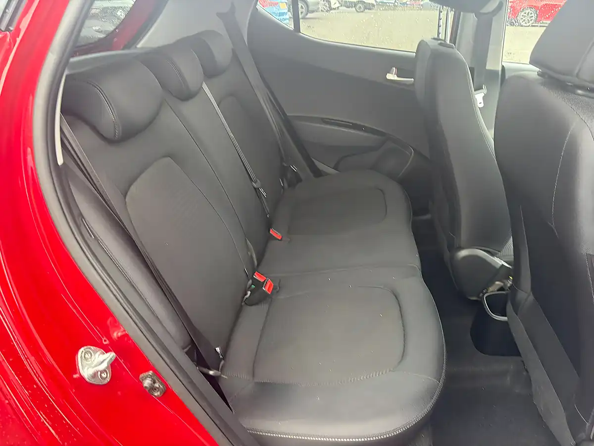 Used 2017 Hyundai I10 Premium Se Red - Interior and Exterior details 12
