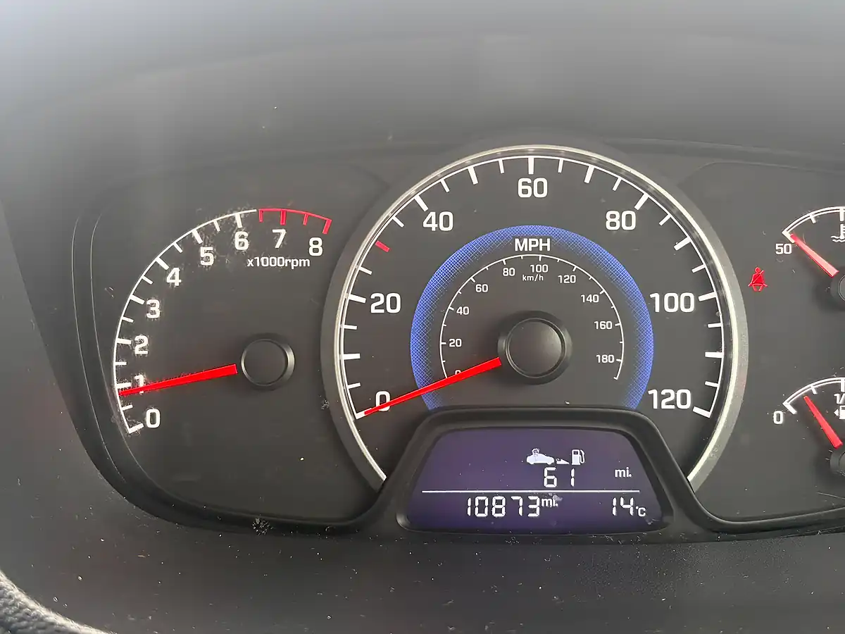Used 2017 Hyundai I10 Premium Se Red - Interior and Exterior details 14