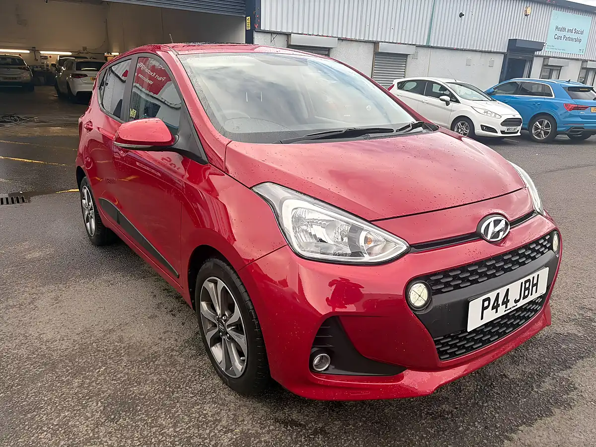 Used 2017 Hyundai I10 Premium Se Red - Interior and Exterior details 3