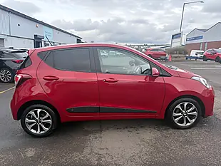 Used 2017 Hyundai I10 Premium Se Red - Interior and Exterior details 4