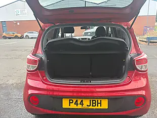 Used 2017 Hyundai I10 Premium Se Red - Interior and Exterior details 6