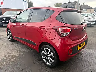 Used 2017 Hyundai I10 Premium Se Red - Interior and Exterior details 8