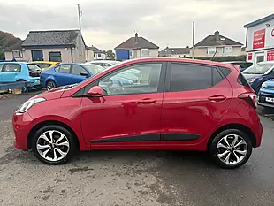 Used 2017 Hyundai I10 Premium Se Red - Interior and Exterior details 9