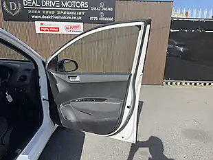 Used 2017 Hyundai I10 Premium White - Interior and Exterior details 10