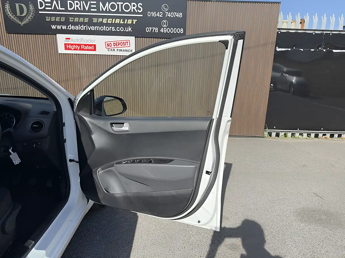 Used 2017 Hyundai I10 Premium White - Interior and Exterior details 10