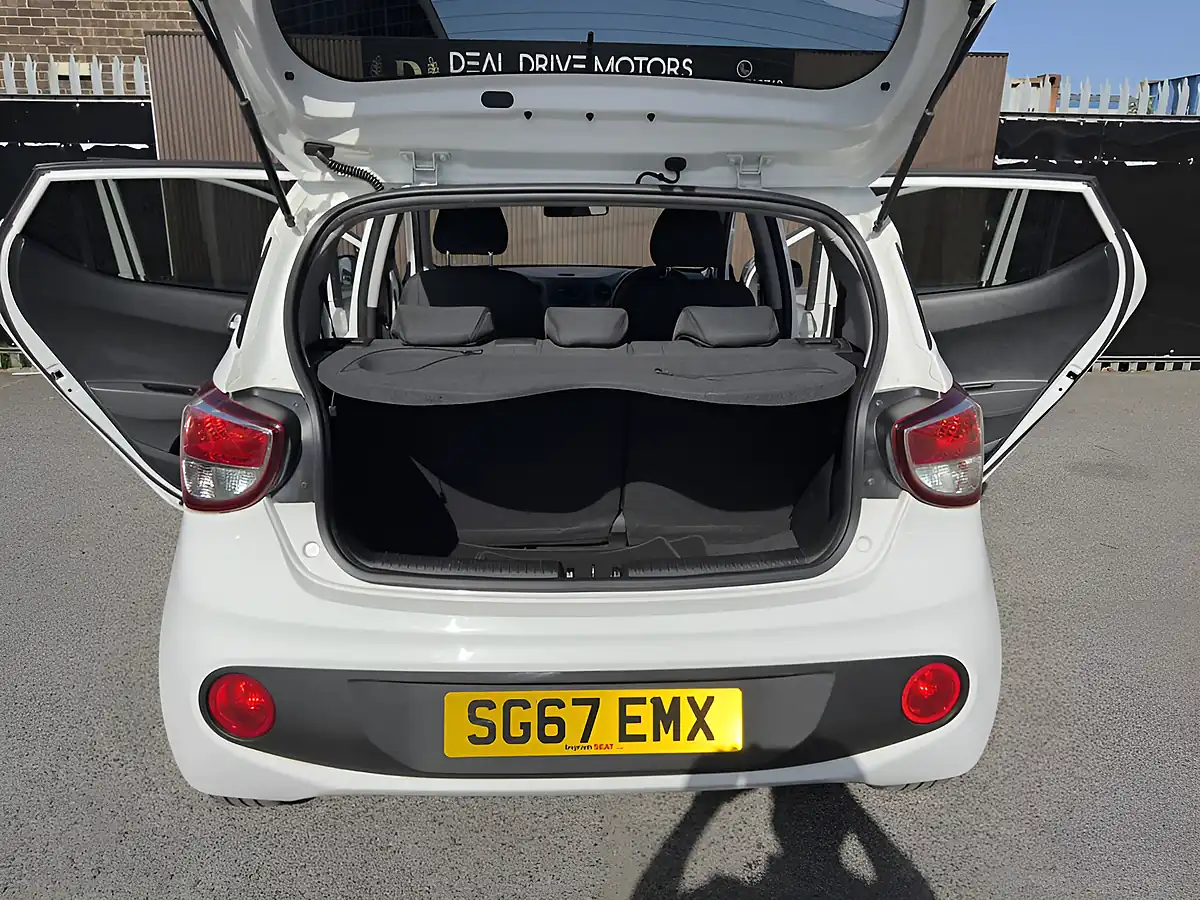 Used 2017 Hyundai I10 Premium White - Interior and Exterior details 11