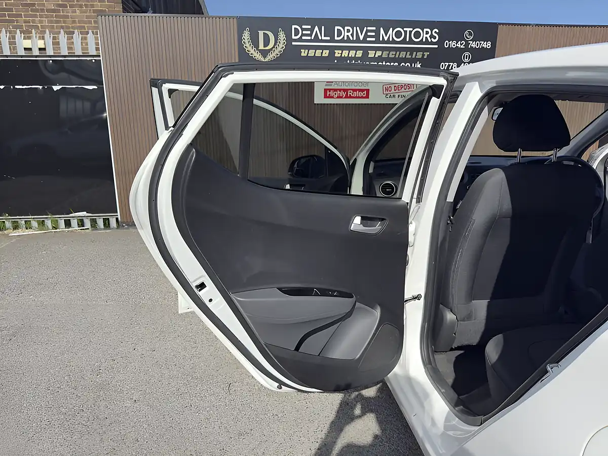Used 2017 Hyundai I10 Premium White - Interior and Exterior details 12