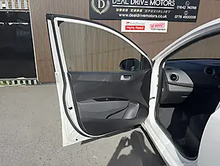 Used 2017 Hyundai I10 Premium White - Interior and Exterior details 13