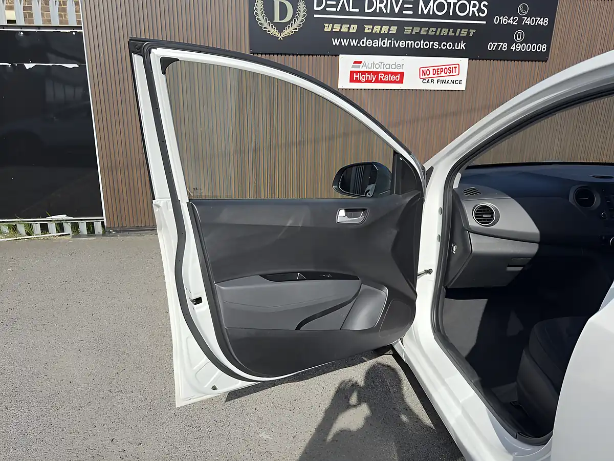 Used 2017 Hyundai I10 Premium White - Interior and Exterior details 13