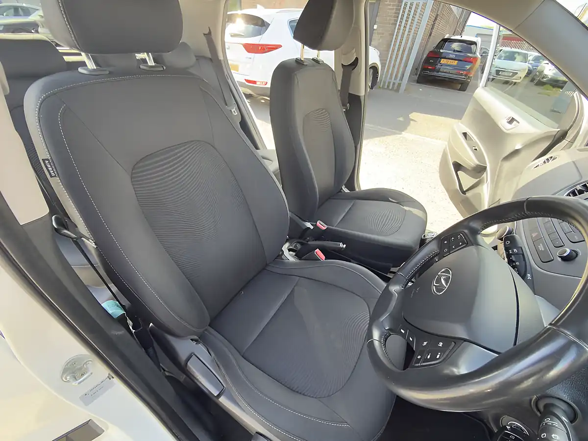 Used 2017 Hyundai I10 Premium White - Interior and Exterior details 14