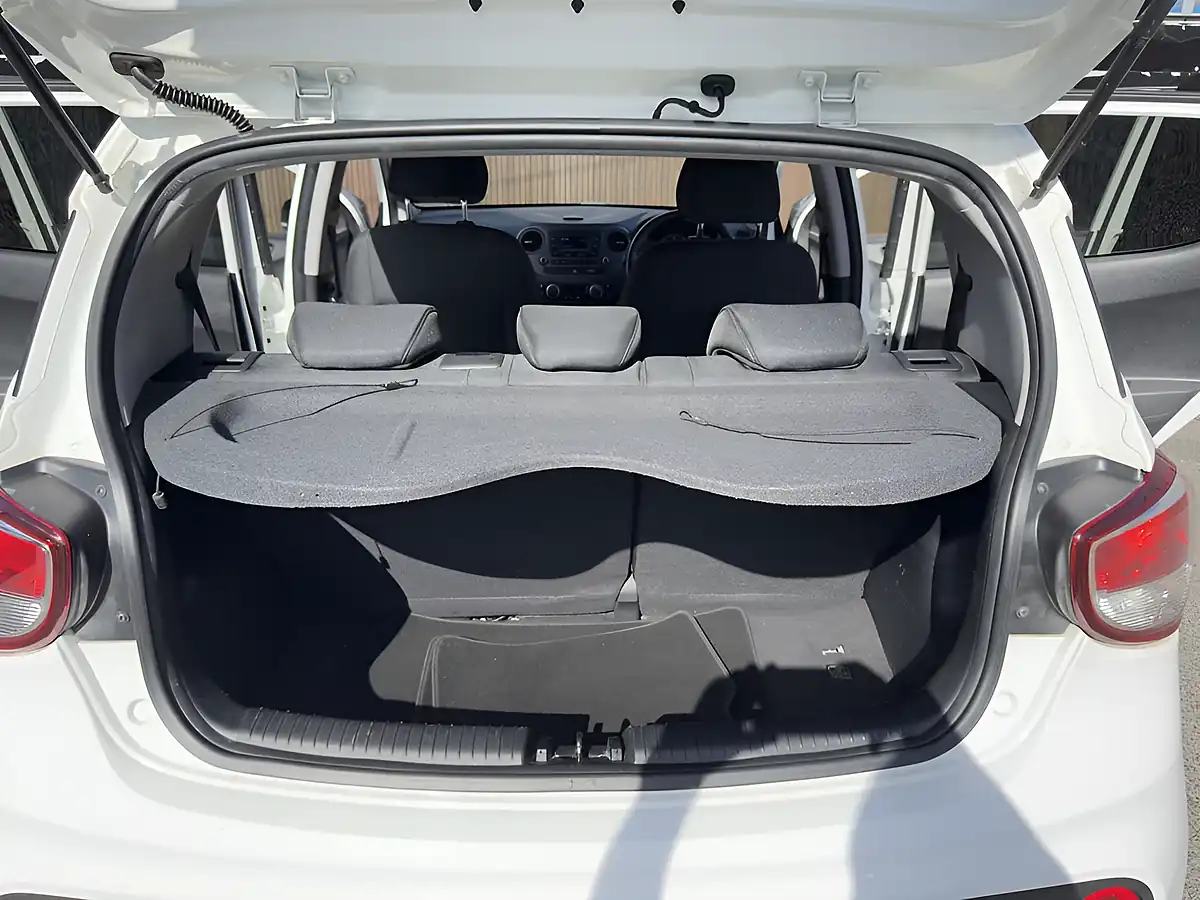 Used 2017 Hyundai I10 Premium White - Interior and Exterior details 16