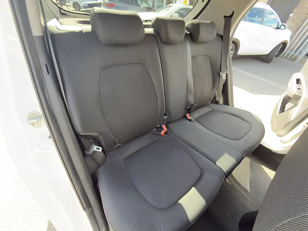 Used 2017 Hyundai I10 Premium White - Interior and Exterior details 19