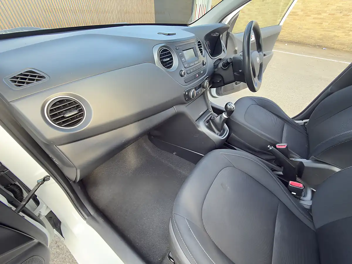 Used 2017 Hyundai I10 Premium White - Interior and Exterior details 20