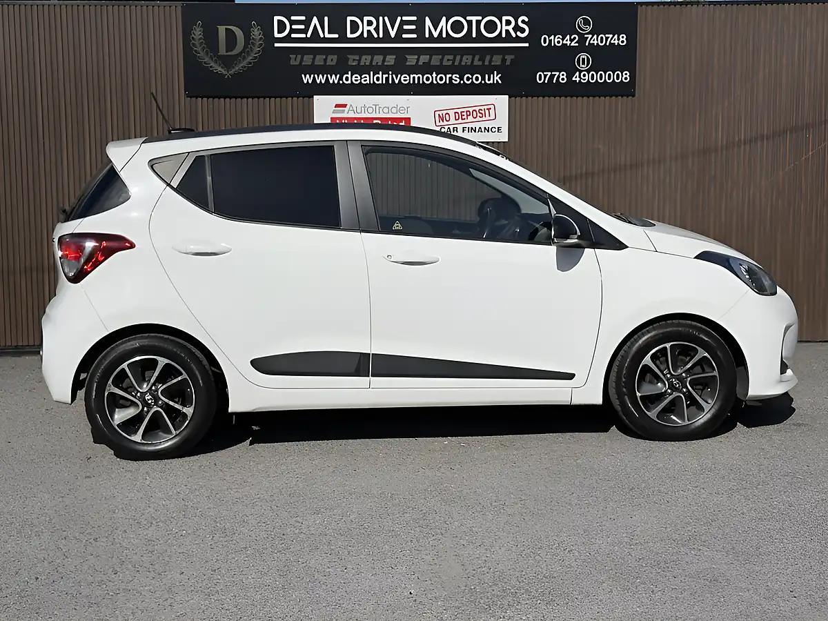 Used 2017 Hyundai I10 Premium White - Interior and Exterior details 8