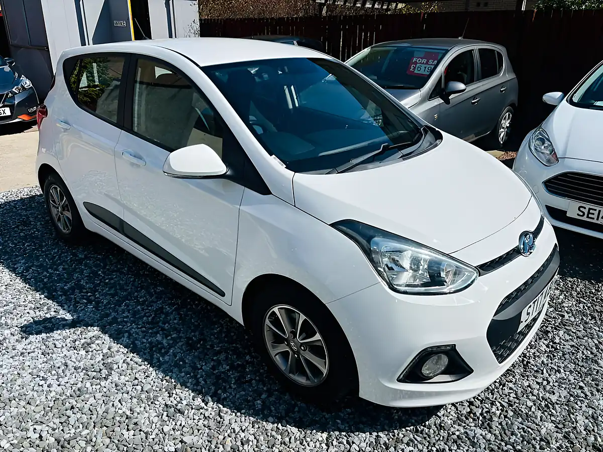 Used 2017 Hyundai i10 Premium White - Front View