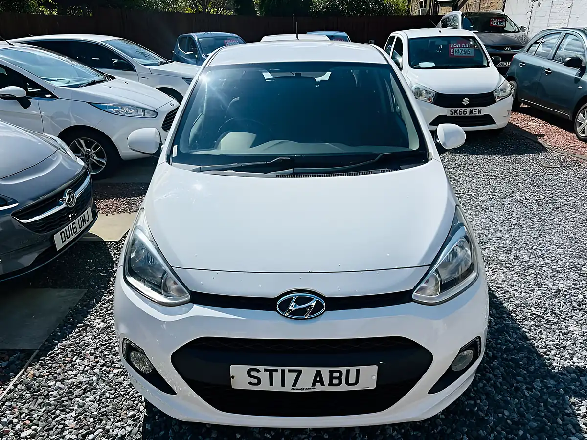 Used 2017 Hyundai i10 Premium White - Interior and Exterior details 3