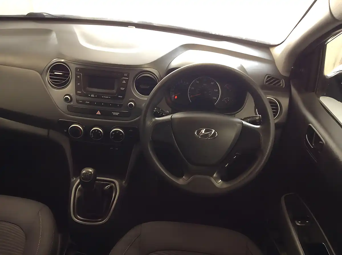 Used 2017 Hyundai I10 S Blue - Interior and Exterior details 18