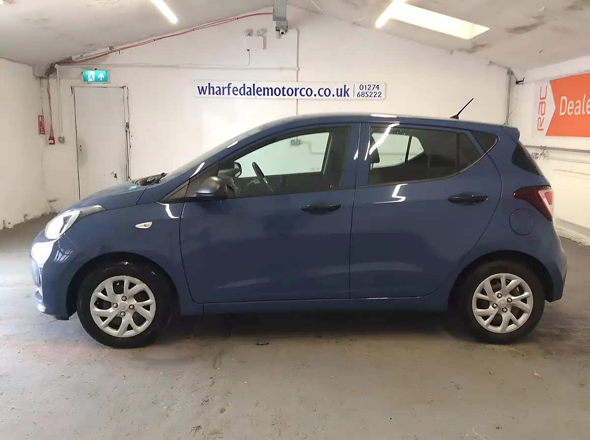 Used 2017 Hyundai I10 S Blue - Interior and Exterior details 3