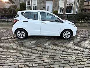 Used 2017 Hyundai i10 S Polar White - Interior and Exterior details 14