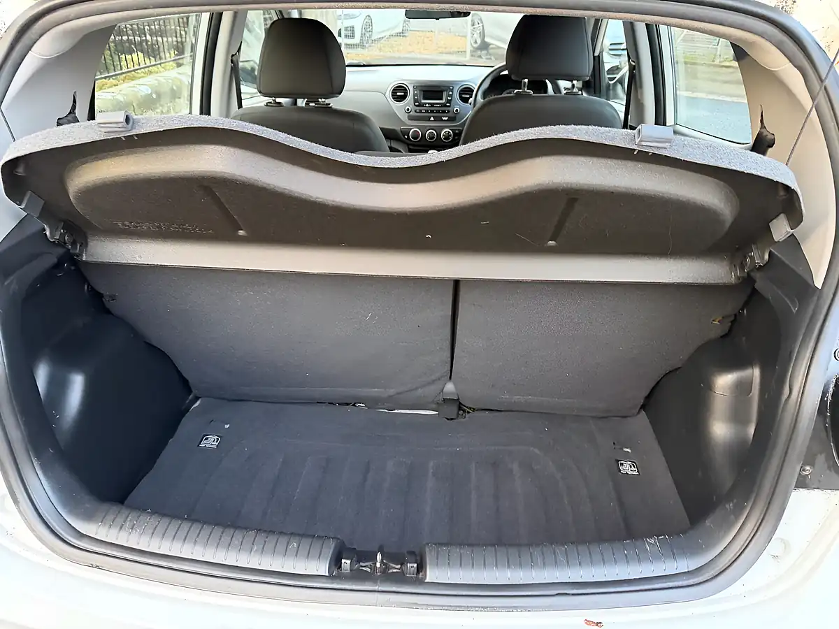Used 2017 Hyundai i10 S Polar White - Interior and Exterior details 17