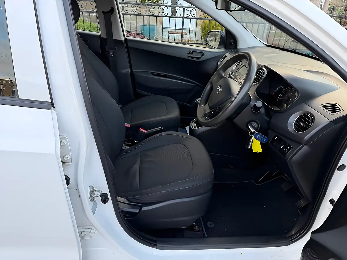 Used 2017 Hyundai i10 S Polar White - Interior and Exterior details 2