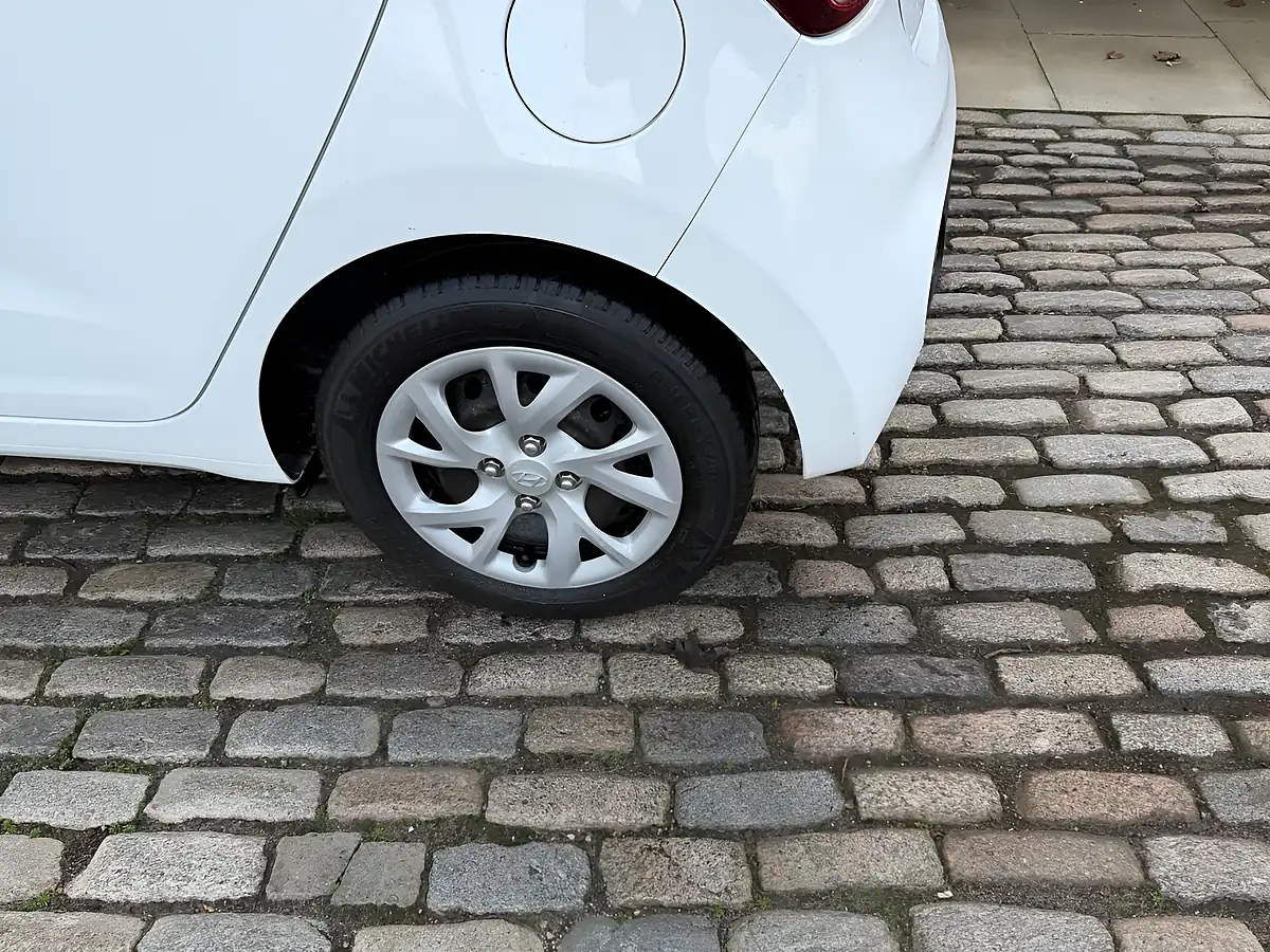 Used 2017 Hyundai i10 S Polar White - Interior and Exterior details 20