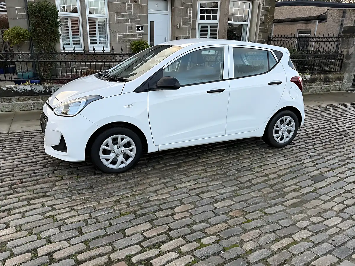 Used 2017 Hyundai i10 S Polar White - Interior and Exterior details 4