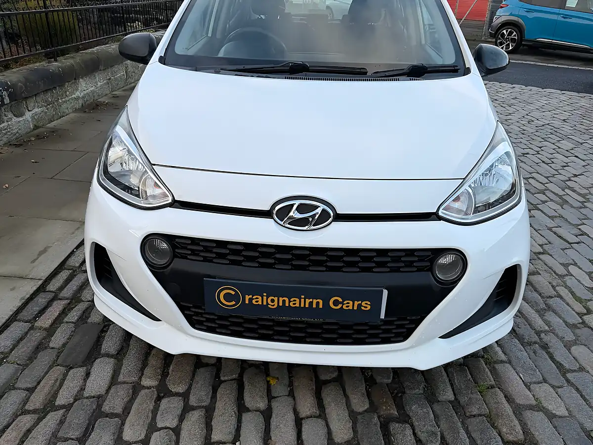 Used 2017 Hyundai i10 S Polar White - Interior and Exterior details 6