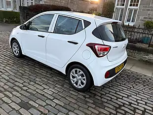Used 2017 Hyundai i10 S Polar White - Interior and Exterior details 9
