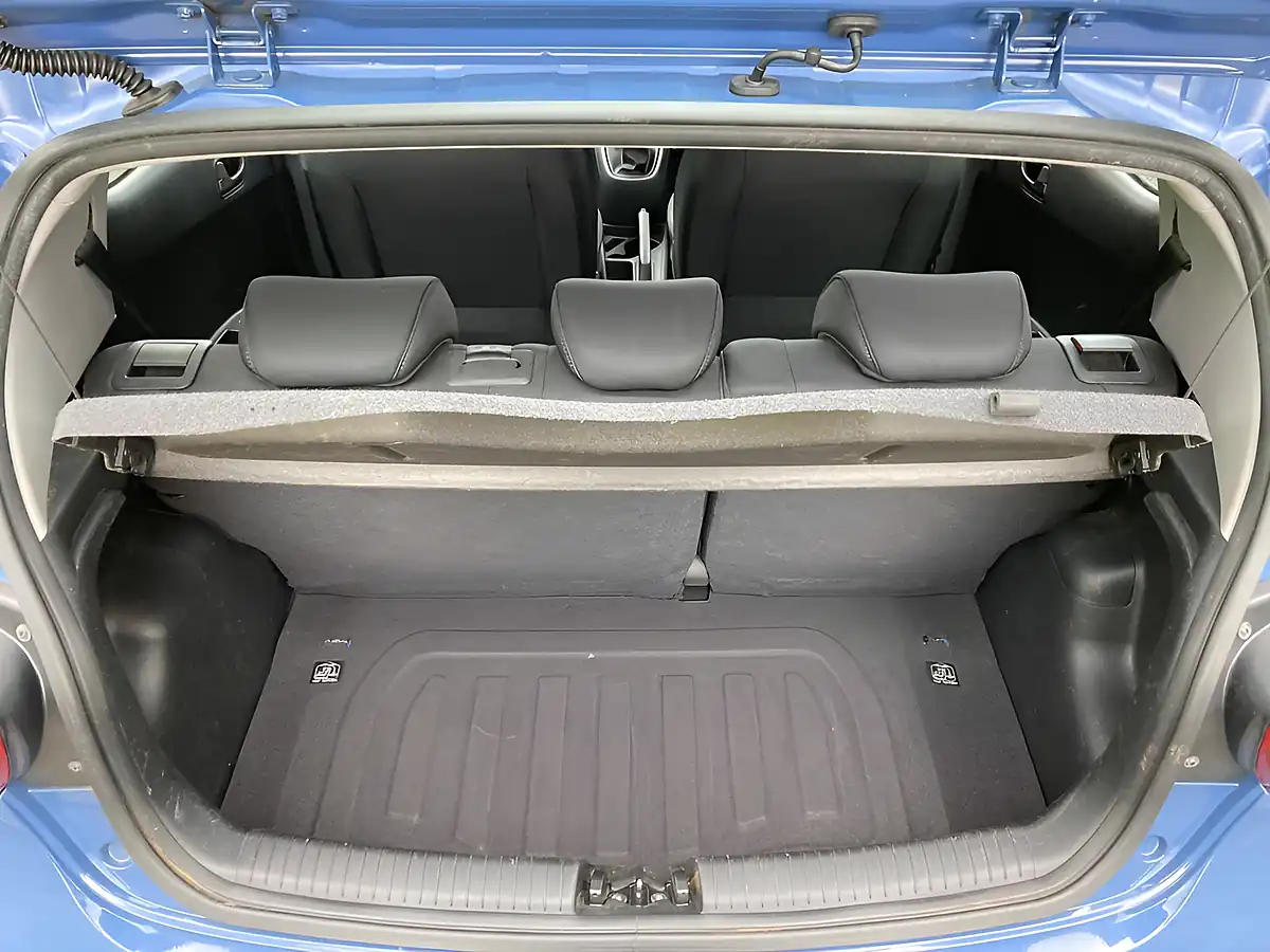 Used 2017 Hyundai i10 Se Blue - Interior and Exterior details 19